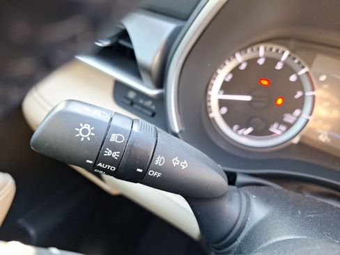 Used 2024 Toyota Highlander LE image 23