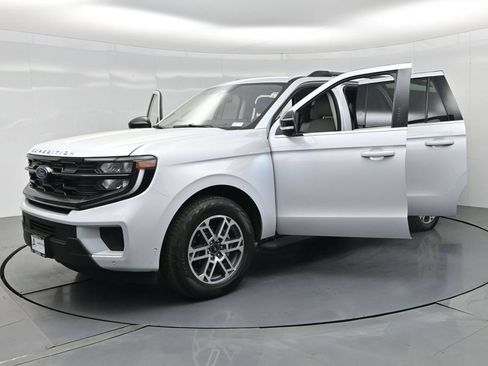 Used 2025 Ford Expedition Max Active AWD/4WD image 36
