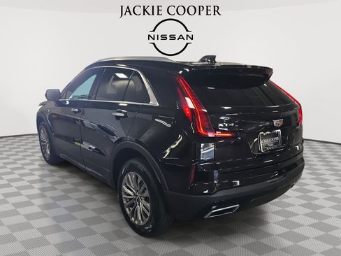 Used 2025 Cadillac XT4 Premium Luxury FWD image 7