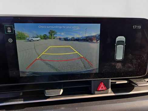 Used 2026 Kia Carnival FWD image 29