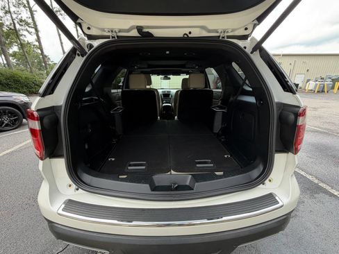Used 2018 Ford Explorer XLT w/ Equipment Group 202A FWD image 25