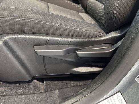 Used 2025 Chevrolet Equinox LT FWD image 23
