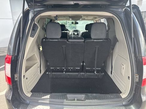 Used 2014 Chrysler Town & Country Touring-L w/ Driver Convenience Group FWD image 15