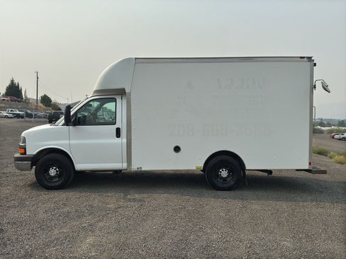 Used 2016 Chevrolet Express 3500 w/ Chrome Appearance Package image 4