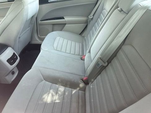 Used 2019 Ford Fusion SE FWD image 14