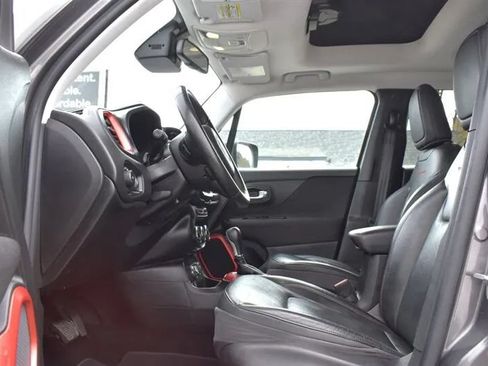 Used 2016 Jeep Renegade Trailhawk w/ Premium Trailhawk Package AWD/4WD image 10