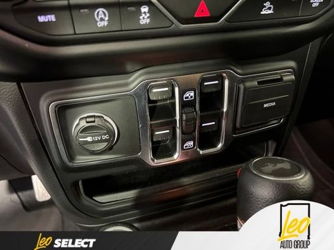 Used 2022 Jeep Wrangler Unlimited Sport AWD/4WD image 25