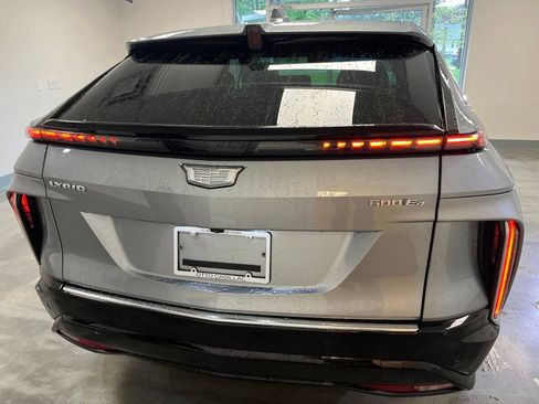 Certified 2024 Cadillac Lyriq Luxury AWD/4WD image 9