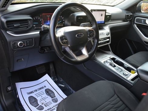 Used 2021 Ford Explorer XLT image 10