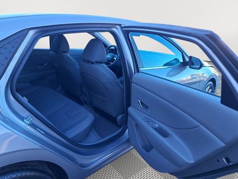 New 2025 Hyundai Elantra SEL image 16