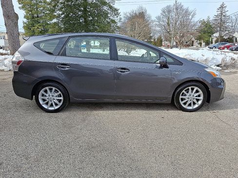 Used 2014 Toyota Prius V Five image 7