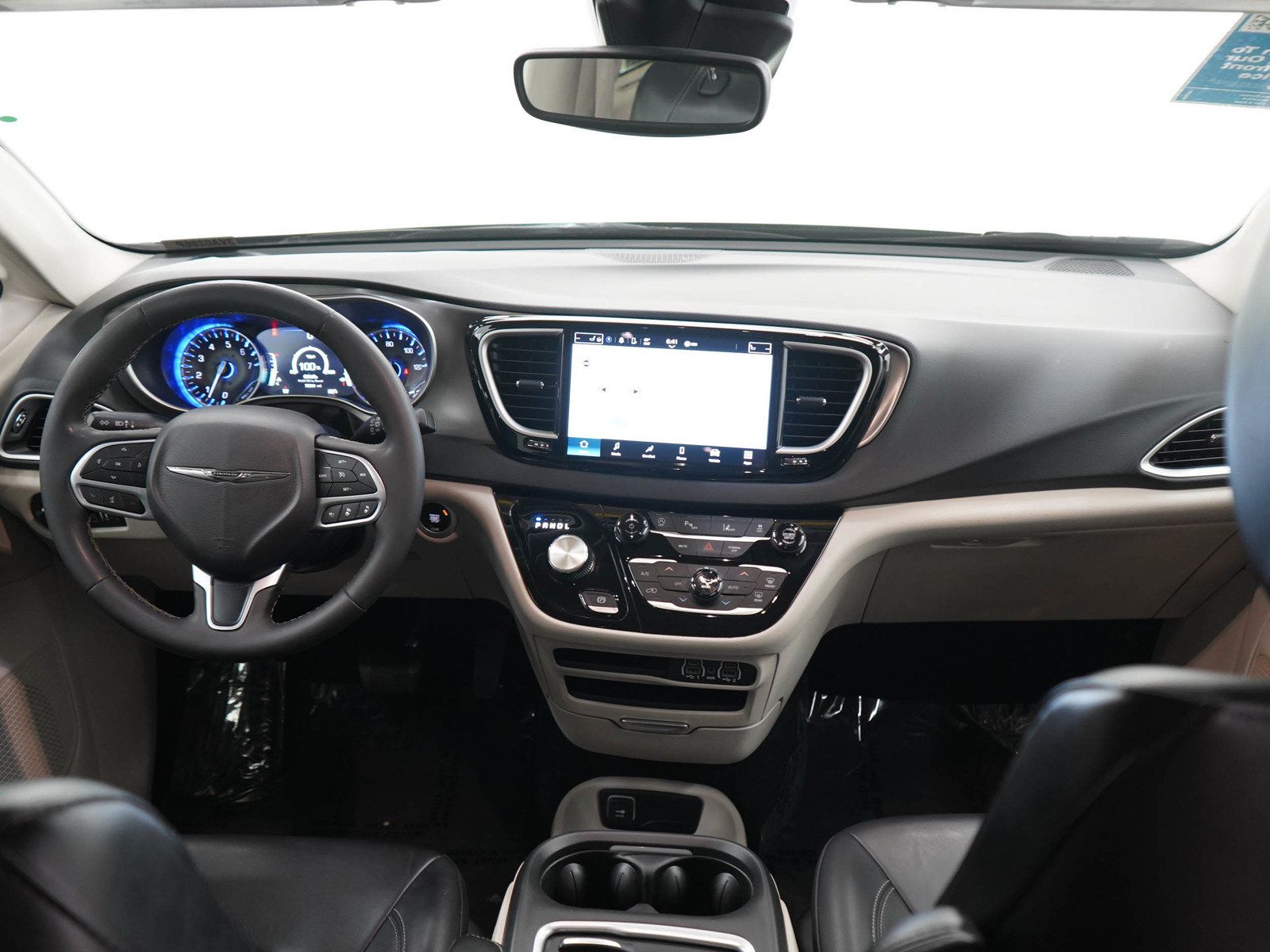 Used 2023 Chrysler Pacifica Touring-L FWD image 14