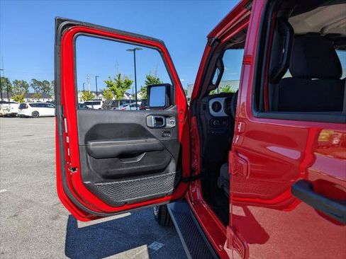 Certified 2025 Jeep Wrangler Unlimited Sahara AWD/4WD image 55