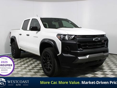 Used 2024 Chevrolet Colorado Trail Boss w/ Technology Package AWD/4WD image 1