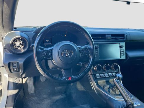 Used 2022 Toyota GR86 w/ ALL Weather Mat Package (TMS) RWD image 20