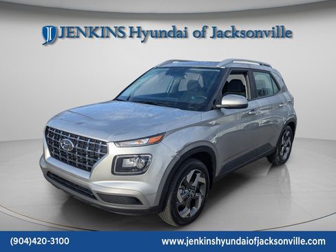 Certified 2024 Hyundai Venue SEL image 9
