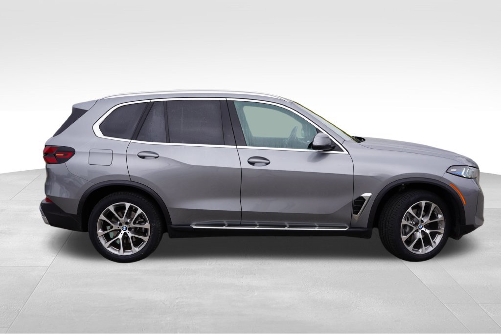 Used 2026 BMW X5 xDrive40i AWD/4WD image 3