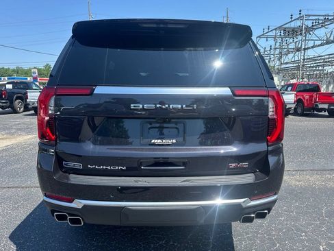 Used 2025 GMC Yukon Denali w/ Advanced Technology Package AWD/4WD image 7