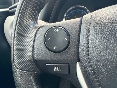 Used 2017 Toyota Corolla LE w/ Carpet Mat Package (TMS) FWD image 19