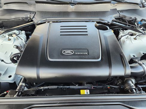 Certified 2025 Land Rover Discovery Dynamic SE image 34