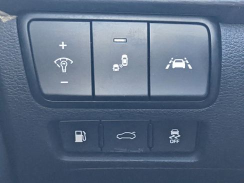 Certified 2019 Kia Cadenza Limited image 20