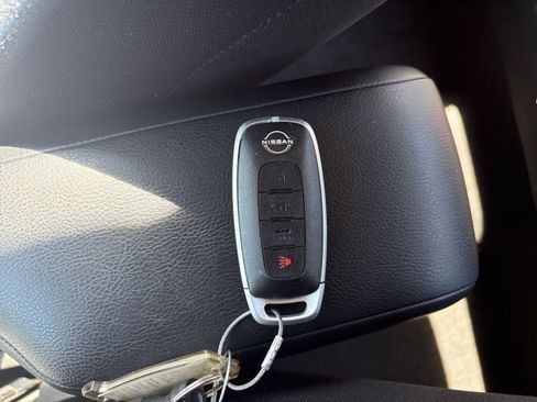 Used 2025 Nissan Versa SV image 21