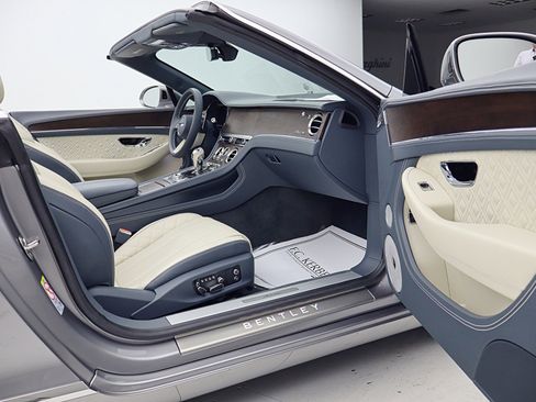 Used 2023 Bentley Continental GT Azure image 46
