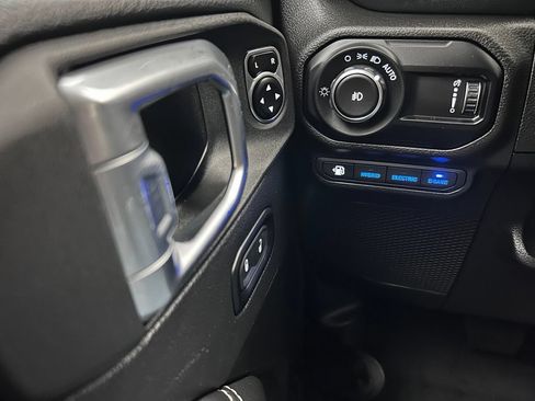 Used 2023 Jeep Wrangler Unlimited Sahara w/ Cold Weather Group AWD/4WD image 19