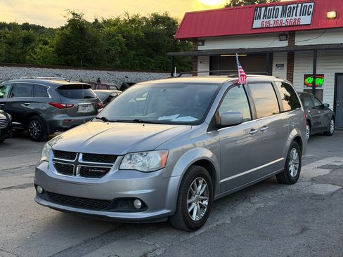 Used 2018 Dodge Grand Caravan SXT FWD image 1