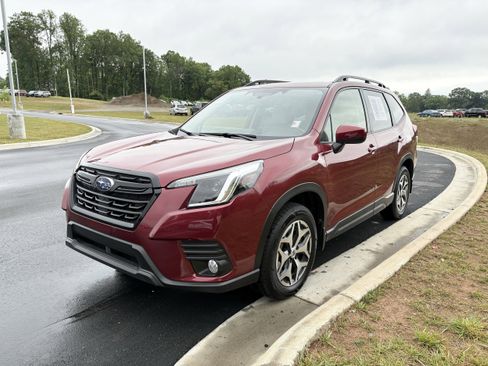 Certified 2023 Subaru Forester Premium AWD/4WD image 3
