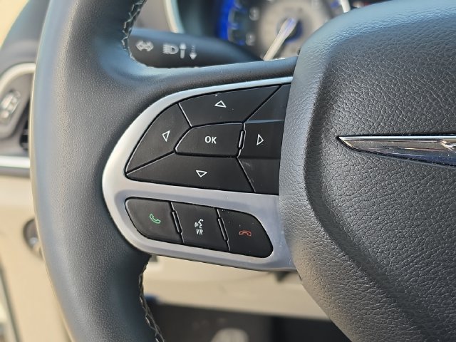 Used 2024 Chrysler Pacifica Touring-L FWD image 21