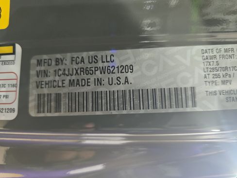 Used 2023 Jeep Wrangler Unlimited Rubicon 4xe AWD/4WD image 31