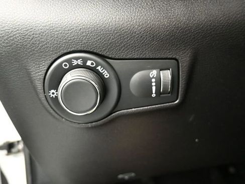 Used 2025 Jeep Compass Sport AWD/4WD image 21