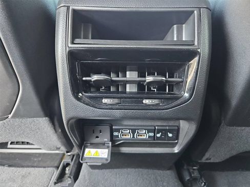 Used 2023 Jeep Grand Cherokee Limited RWD image 13