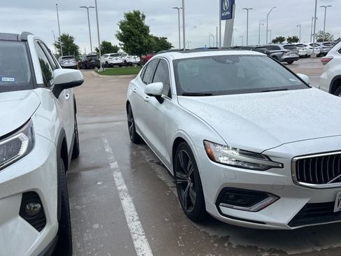 Used 2022 Volvo S60 B5 Inscription w/ Advanced Package image 2