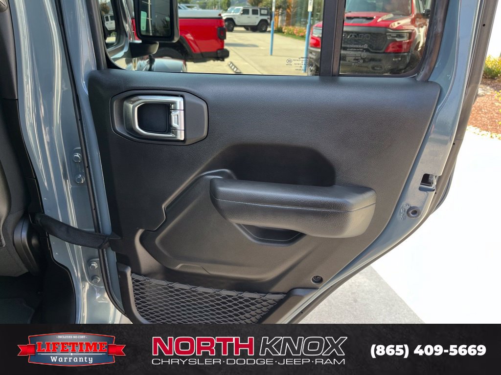 Used 2025 Jeep Gladiator Mojave w/ Convenience Group AWD/4WD image 25