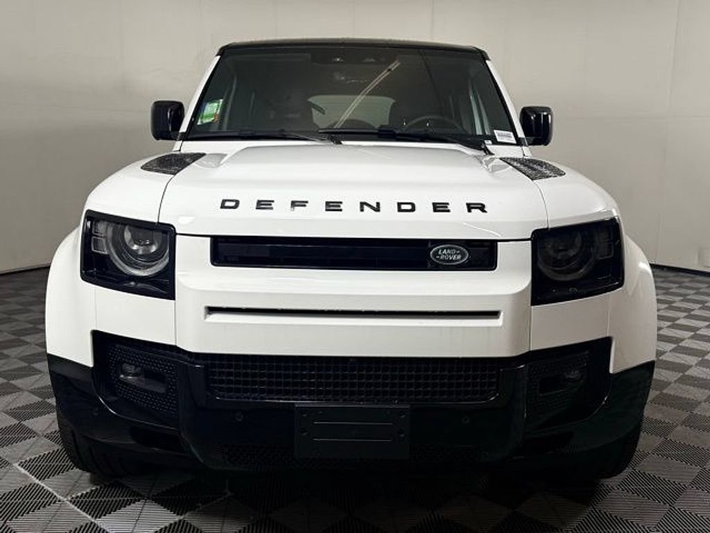New 2025 Land Rover Defender 130 X-Dynamic SE AWD/4WD image 11