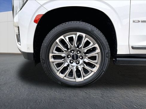 Used 2023 GMC Yukon Denali Ultimate AWD/4WD image 11
