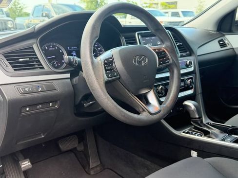 Used 2019 Hyundai Sonata SE w/ Winter Weather Package FWD image 11