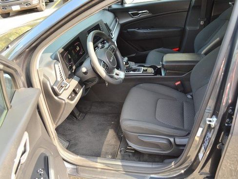 Used 2024 Kia Sportage LX image 17