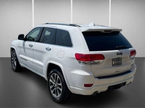 Used 2017 Jeep Grand Cherokee Overland w/ Jeep Active Safety Group RWD image 14