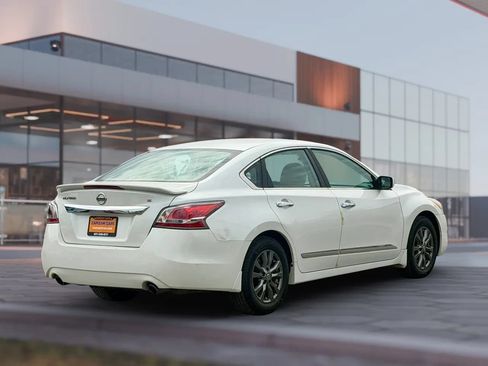 Used 2015 Nissan Altima 2.5 S w/ Sport Value Package FWD image 11