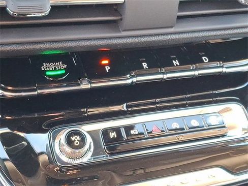 New 2026 Lincoln Corsair Premiere image 7