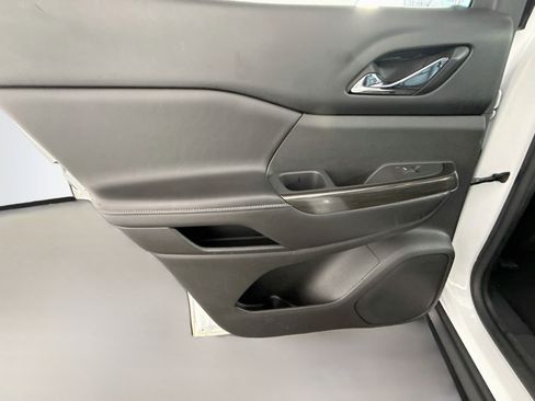 Used 2017 GMC Acadia SLT FWD image 25