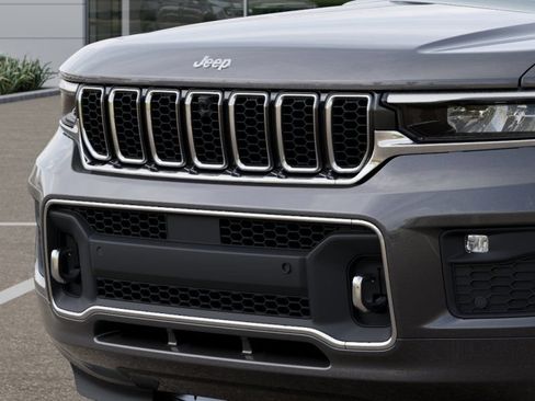 New 2025 Jeep Grand Cherokee Overland w/ Adv Protech Group III AWD/4WD image 12