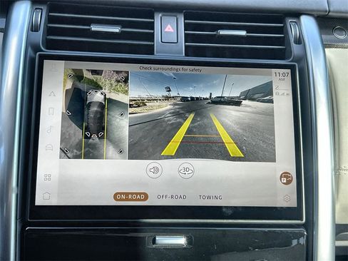 Used 2024 Land Rover Discovery Metropolitan Edition image 26