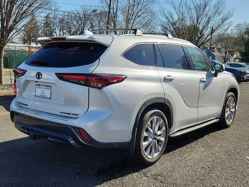 Used 2024 Toyota Highlander Limited image 6