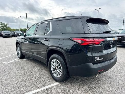 Used 2023 Chevrolet Traverse LT FWD image 3