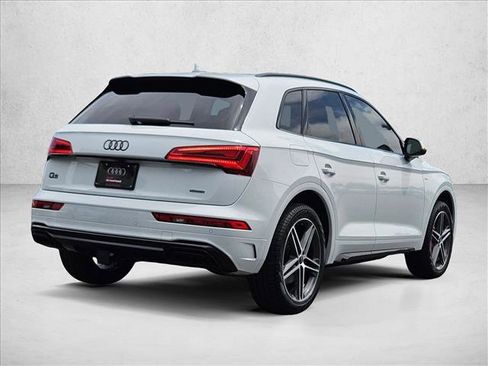 Certified 2025 Audi Q5 e Premium Plus w/ Premium Plus Package AWD/4WD image 5