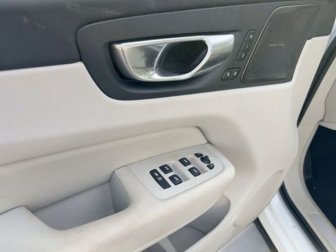 Certified 2023 Volvo XC60 B5 Ultimate w/ Protection Package Premier image 13